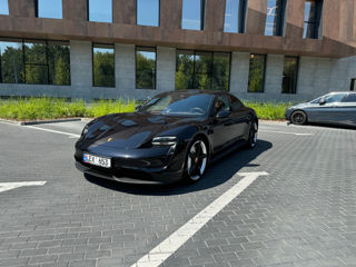 Porsche Taycan foto 1