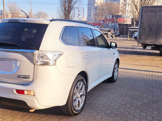 Mitsubishi Outlander foto 4