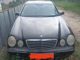 Mercedes E-Class foto 1