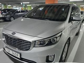 KIA Carnival foto 1