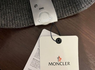 Vând caciula Moncler foto 2