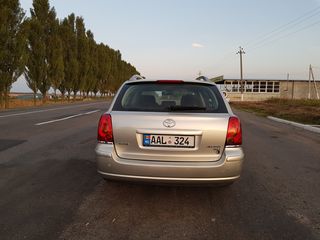 Toyota Avensis foto 4