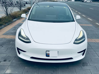 Tesla Model 3 foto 2