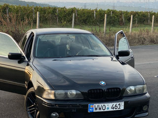 BMW 5 Series foto 1