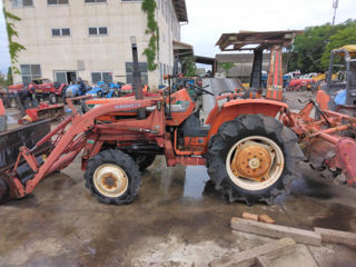 Tractor Japonez Hinomoto (Kubota)E2604 (26 c.p.) foto 2