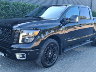 Nissan Titan foto 1