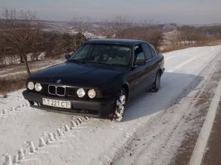 BMW 5 Series foto 2