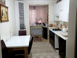 Apartament cu 3 camere, 80 m², Centru, Ialoveni foto 3
