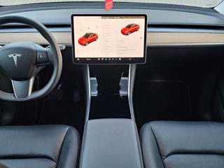 Tesla Model Y foto 5