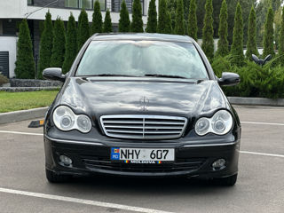 Mercedes C-Class foto 2