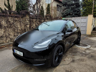 Tesla Model Y foto 2