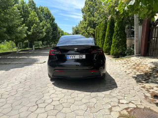 Tesla Model Y foto 5