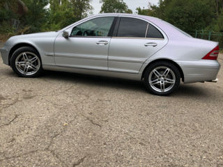 Mercedes C-Class foto 4