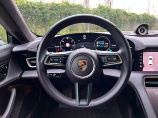 Porsche Taycan foto 11