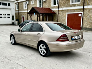 Mercedes C-Class foto 4