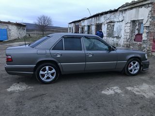 Mercedes Series (W124) foto 3