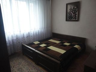 Сдаётся комната девушке в 4-х комнатной квартире, напротив гостинници Jumbo, 80 евро + 1/4 услуги foto 1