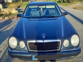 Mercedes E-Class foto 2