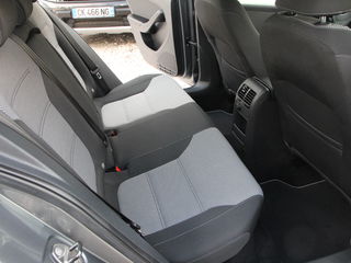 Volkswagen Jetta foto 7