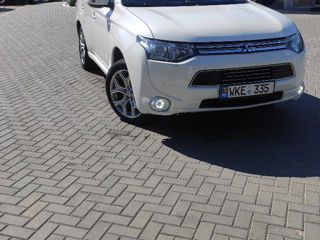 Mitsubishi Outlander foto 2