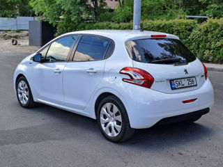 Peugeot 208 foto 4