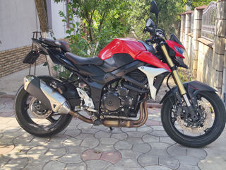 Suzuki GSR750 foto 2