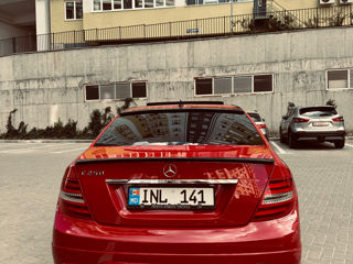 Mercedes C-Class foto 2