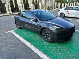 Tesla Model 3 foto 2