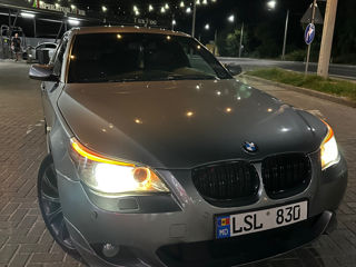 BMW 5 Series foto 2