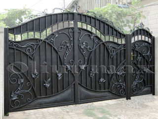 Balustrade, copertine,garduri, porți,  gratii, uși metalice și alte confecții din fier forjat.
