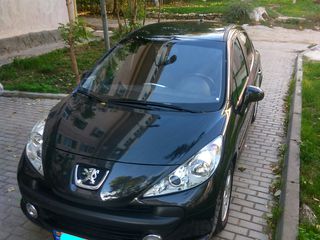 Peugeot 207 foto 1