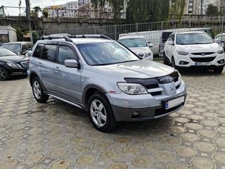 Mitsubishi Outlander foto 1