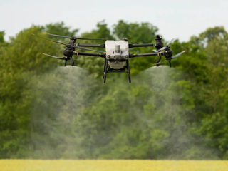 Опрыскивание полевых культур сельскохозяйственными дронами
