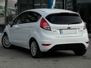 Ford Fiesta foto 5