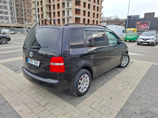 Volkswagen Touran foto 3