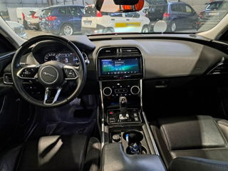 Jaguar XE foto 5