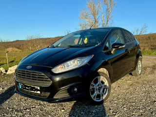 Ford Fiesta foto 2