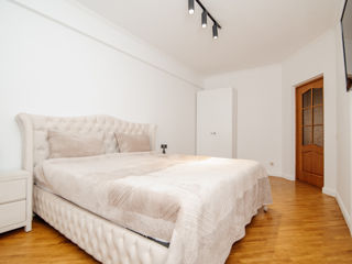 Apartament cu 3 camere, 90 m², Centru, Chișinău foto 2