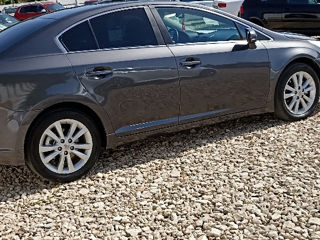 Toyota Avensis foto 8