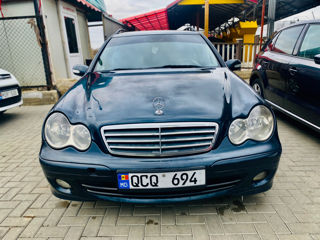 Mercedes C-Class foto 3