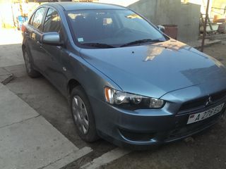 Mitsubishi Lancer foto 2