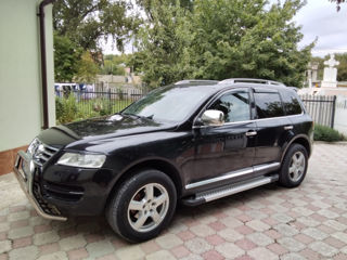 Volkswagen Touareg foto 1