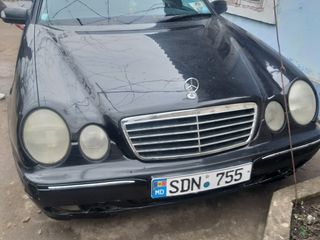 Mercedes E Class foto 2