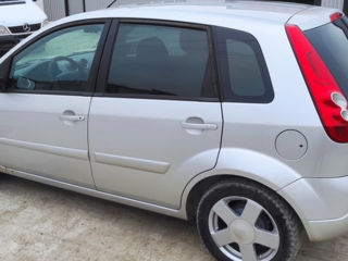 Ford Fiesta foto 5