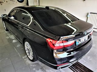 BMW 7 Series foto 2