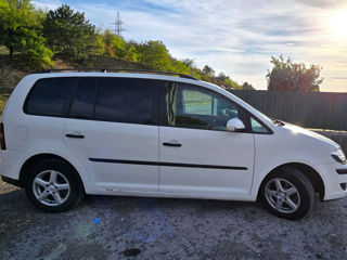 Volkswagen Touran foto 4