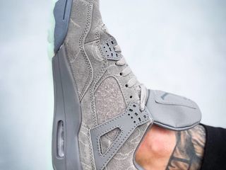 Nike Air Jordan 4 Retro Kaws Grey foto 8