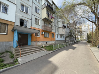 Apartament cu 3 camere,  9 cartier,  Bălți,  Bălți mun. foto 5