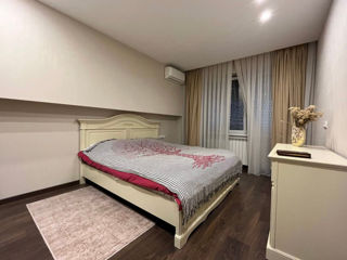 Apartament cu 2 camere, 80 m², Botanica, Chișinău foto 2