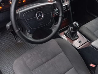 Mercedes C-Class foto 6